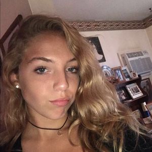 Meet your Posher, Ava